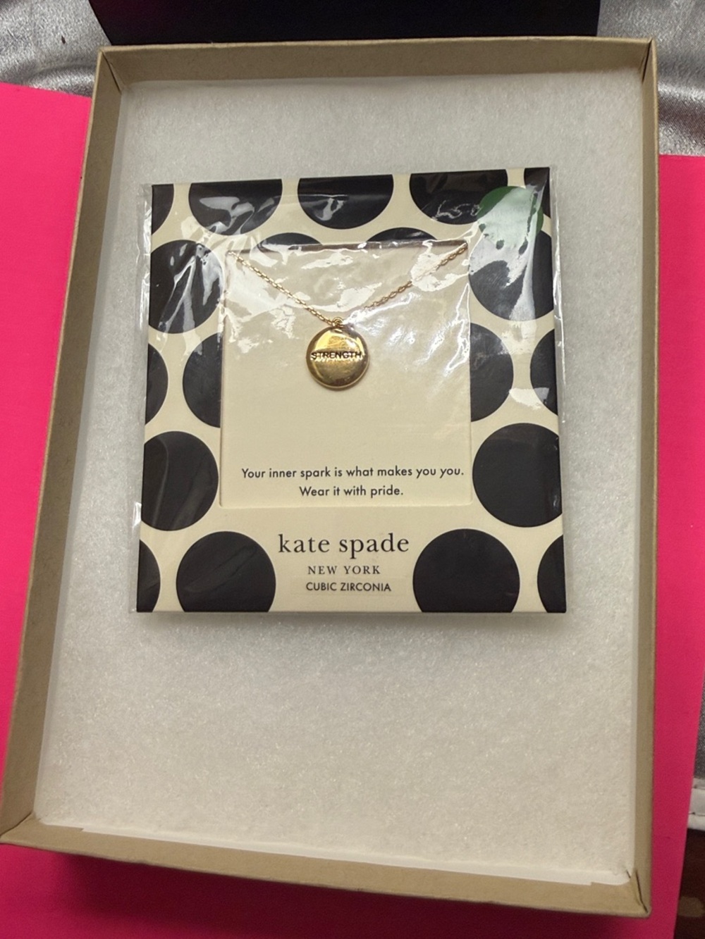 Kate Spade gold-tone 'Strength' Round Pendant Necklace Brand New Never Been Worn - Picture 4 of 6